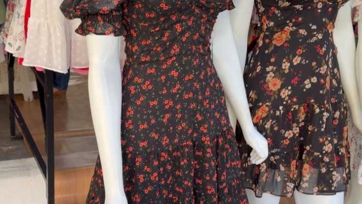 Vestidos modernos e confortáveis na feira da Lua